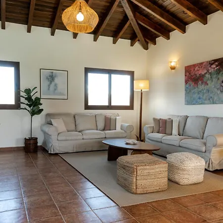 Sweet Caroline Villa Villaverde